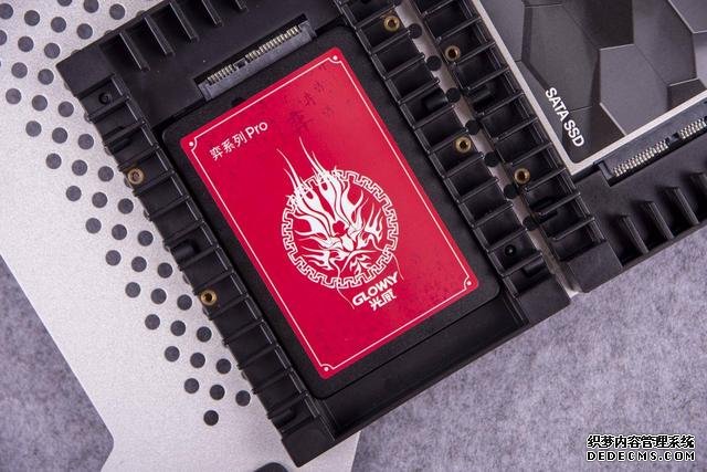 纯国产SATA固态硬盘上手评测,速度暗藏彩蛋,从此不再跪洋品牌