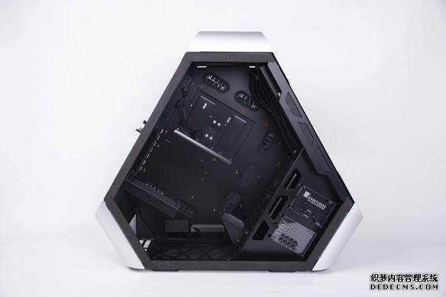 三角形电脑机箱刷新外观认知,价格成钱包天敌,另类装机作业分享