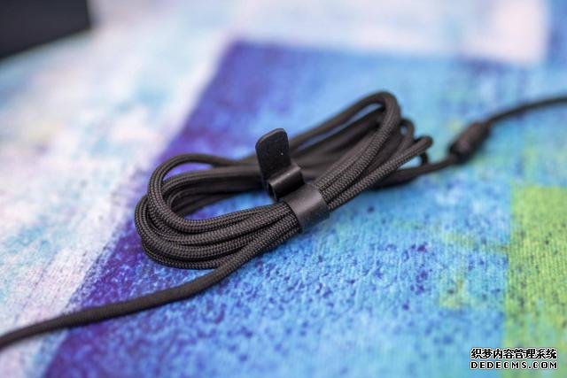 不打孔仍然可以实现65g羽量级身材,达尔优A960游戏鼠标上手体验
