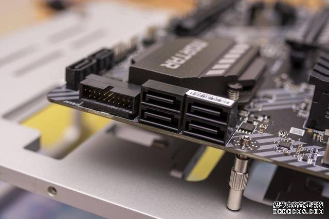 升级PCI-E 4.0,支持双显卡,微星B550M迫击炮开箱