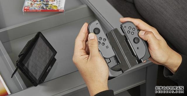 HyperX推出Switch充电背夹Charge Play Clutch:续航翻倍可当支架