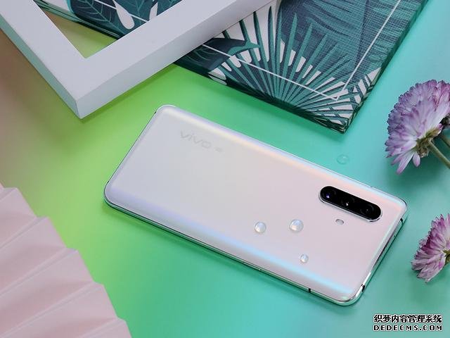 前置3200万+90Hz+后置6400万三摄，vivo X30，真香