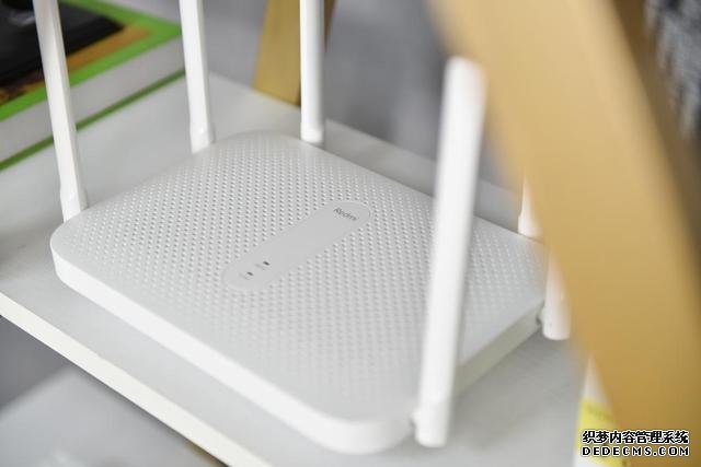 红米首款WiFi6路由器亮相,小米路由器不能用?米粉却说时代变了