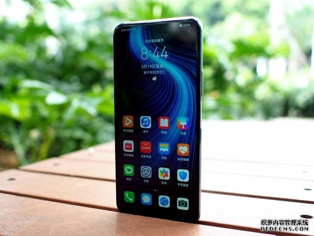 中端机最强拍照+最强5G+最高颜值,“超级水桶机”今年又火了