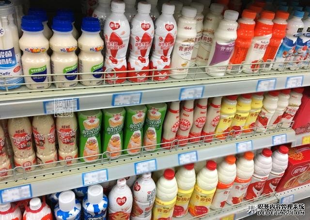 全脂、低脂、脱脂牛奶,应该怎么选?4个知识点,教你正确喝牛奶