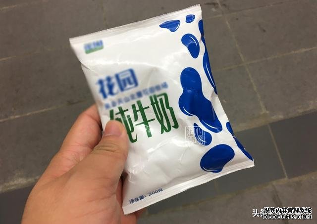 全脂、低脂、脱脂牛奶,应该怎么选?4个知识点,教你正确喝牛奶