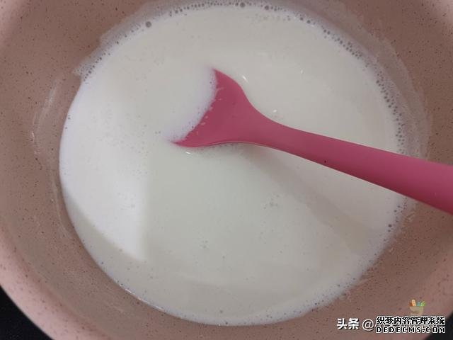 三伏天,这道姜撞奶女人要多吃,驱寒暖胃,舒服度夏体质好