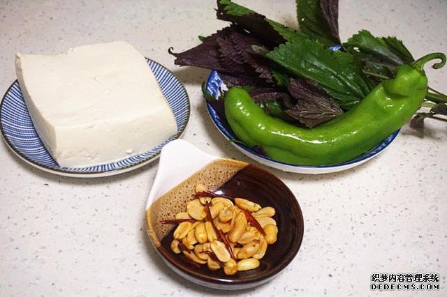 去胃寒,菜肴里加点儿紫苏叶最管用,就用这6道食谱增食欲健脾胃