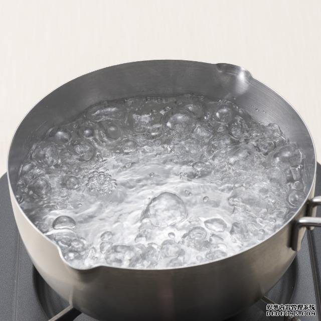千滚水和隔夜水会致癌吗?听听专家的意见吧