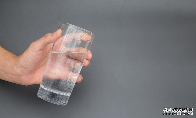 千滚水和隔夜水会致癌吗?听听专家的意见吧
