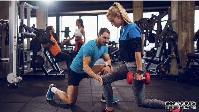 4个动作帮你练遍全身各个肌群，全面提升肌肉力量