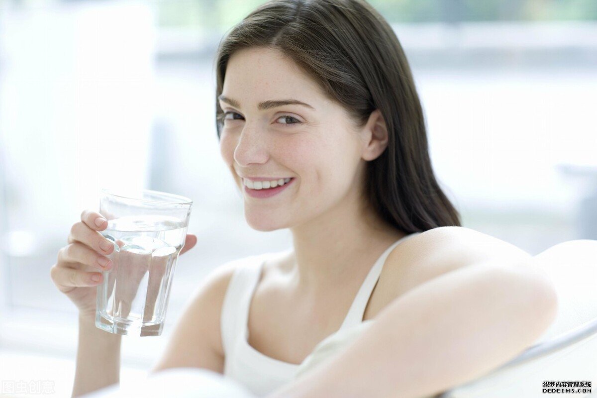 喝水越多越好？科学喝水你得牢记，这4个小技巧