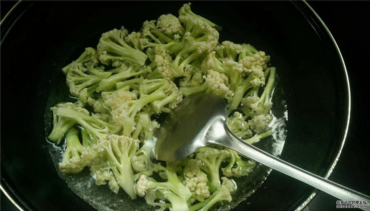 不焯水不能吃的5种食材,以后别直接下锅,吃久了对身体有伤害