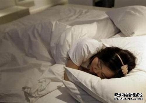 后背疼痛,到底是肾脏还是心脏有问题?医生:请不要忽视几种病
