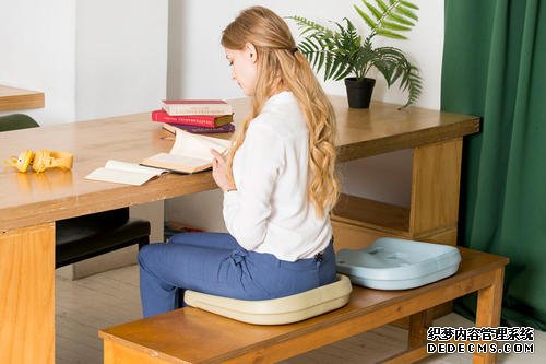 后背疼痛,到底是肾脏还是心脏有问题?医生:请不要忽视几种病