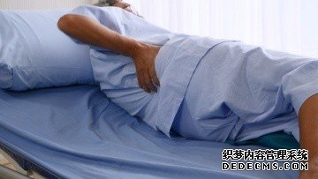 后背疼痛,到底是肾脏还是心脏有问题?医生:请不要忽视几种病