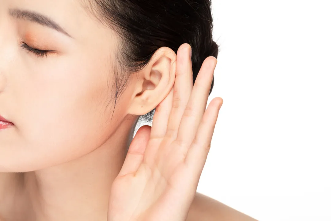 耳鸣是中老年常见的症状，中医如何调理？这几个方法需掌握